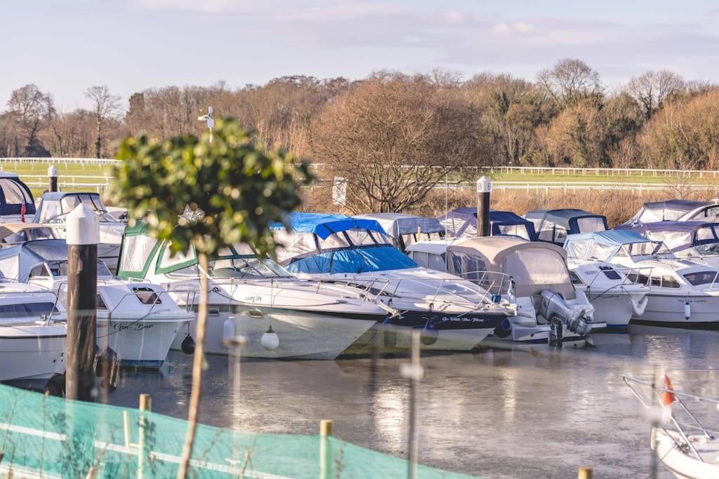 Stylish At Racecourse Marina Holiday home *