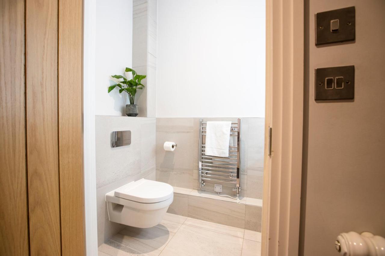 Urban Living's - Castle Luxury Apartment *