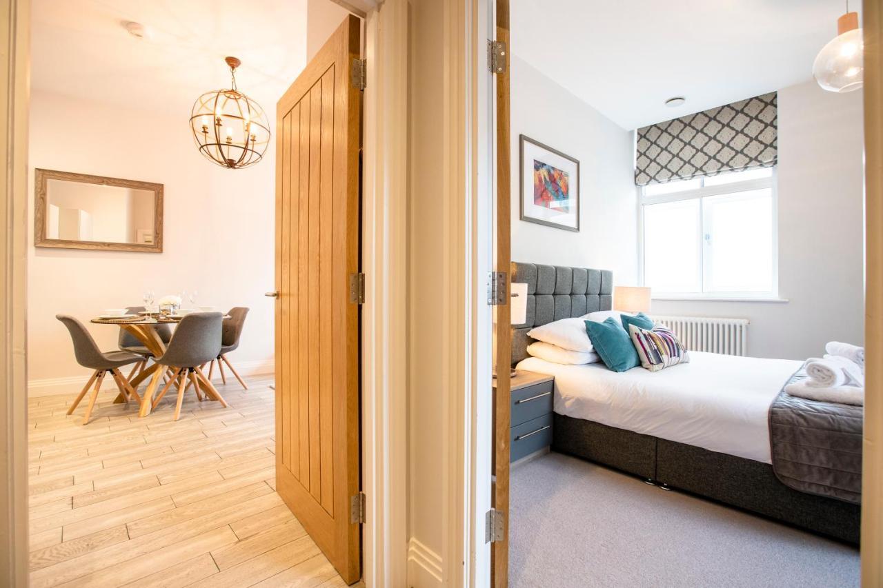 Urban Living's - Castle Luxury Apartment *