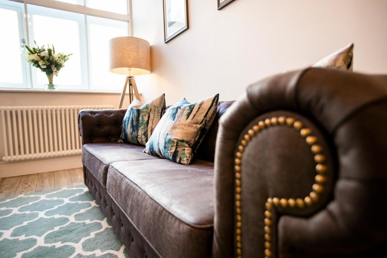 Urban Living's - Castle Luxury Apartment