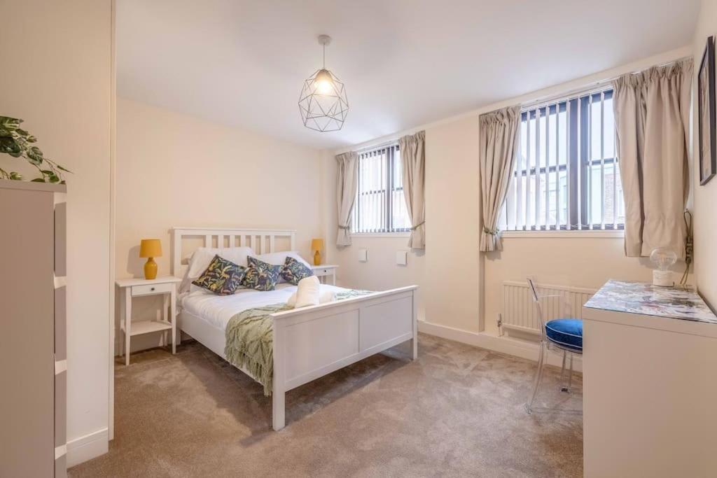 Hidden Gem With Castle Views & Parking Apartment *