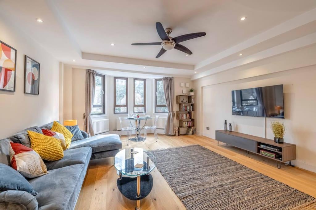 Hidden Gem With Castle Views & Parking Apartment Windsor
