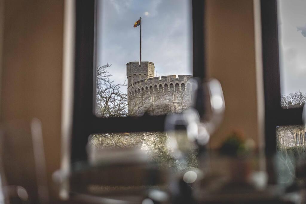 Apartment Hidden Gem With Castle Views & Parking *