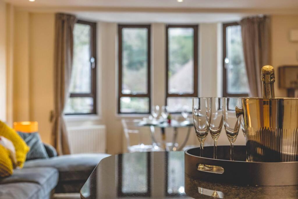 Hidden Gem With Castle Views & Parking Apartment *