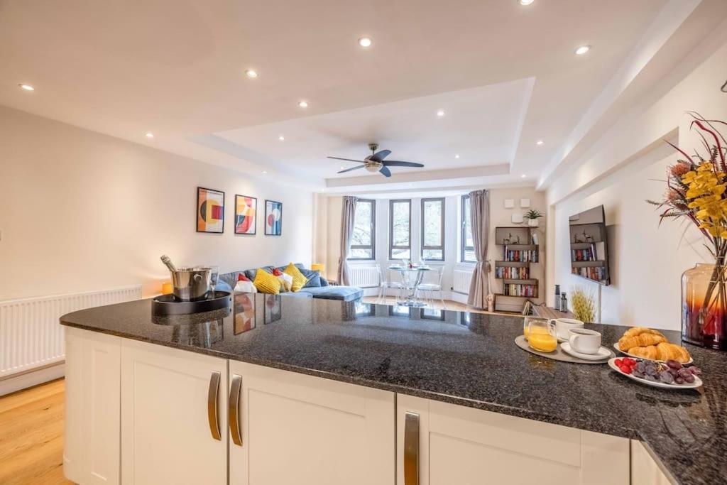 Apartment Hidden Gem With Castle Views & Parking *