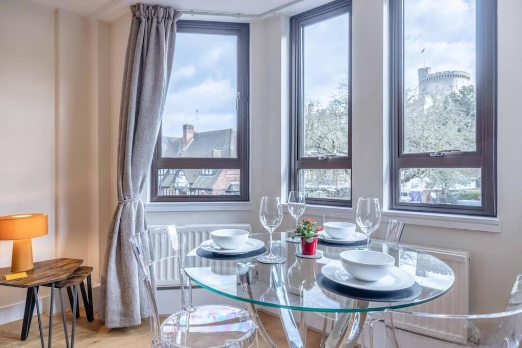 Hidden Gem With Castle Views & Parking Windsor