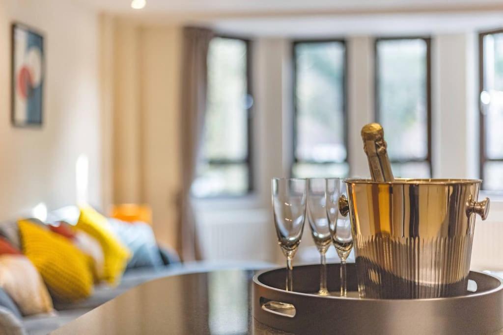 Apartment Hidden Gem With Castle Views & Parking Windsor