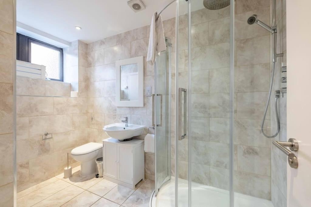 Apartment Hidden Gem With Castle Views & Parking Windsor