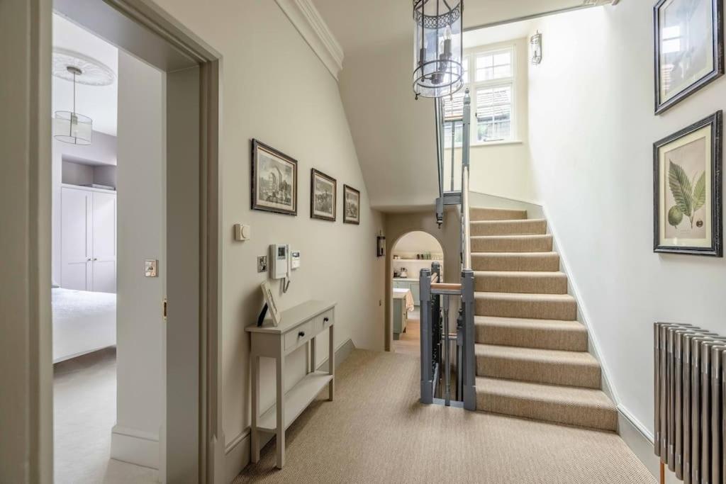 Apartment Stylish 2 Bed/2 Bath Flat In The Heart Of