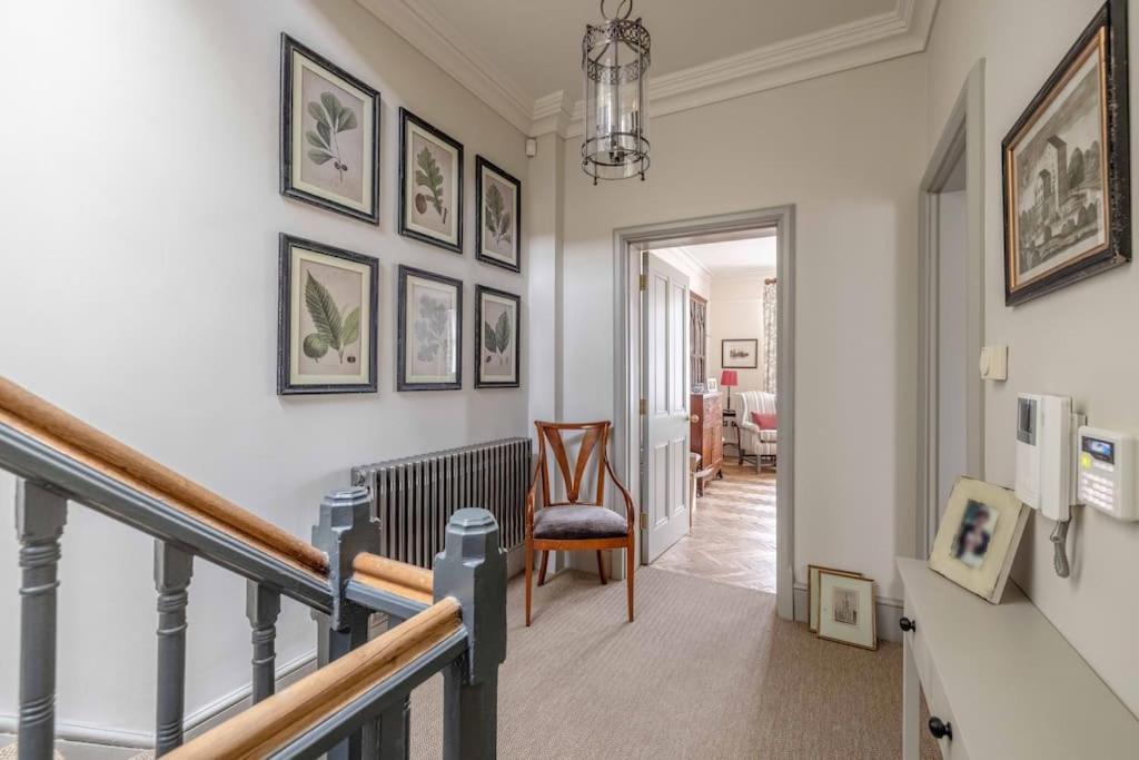 Stylish 2 Bed/2 Bath Flat In The Heart Of * Windsor