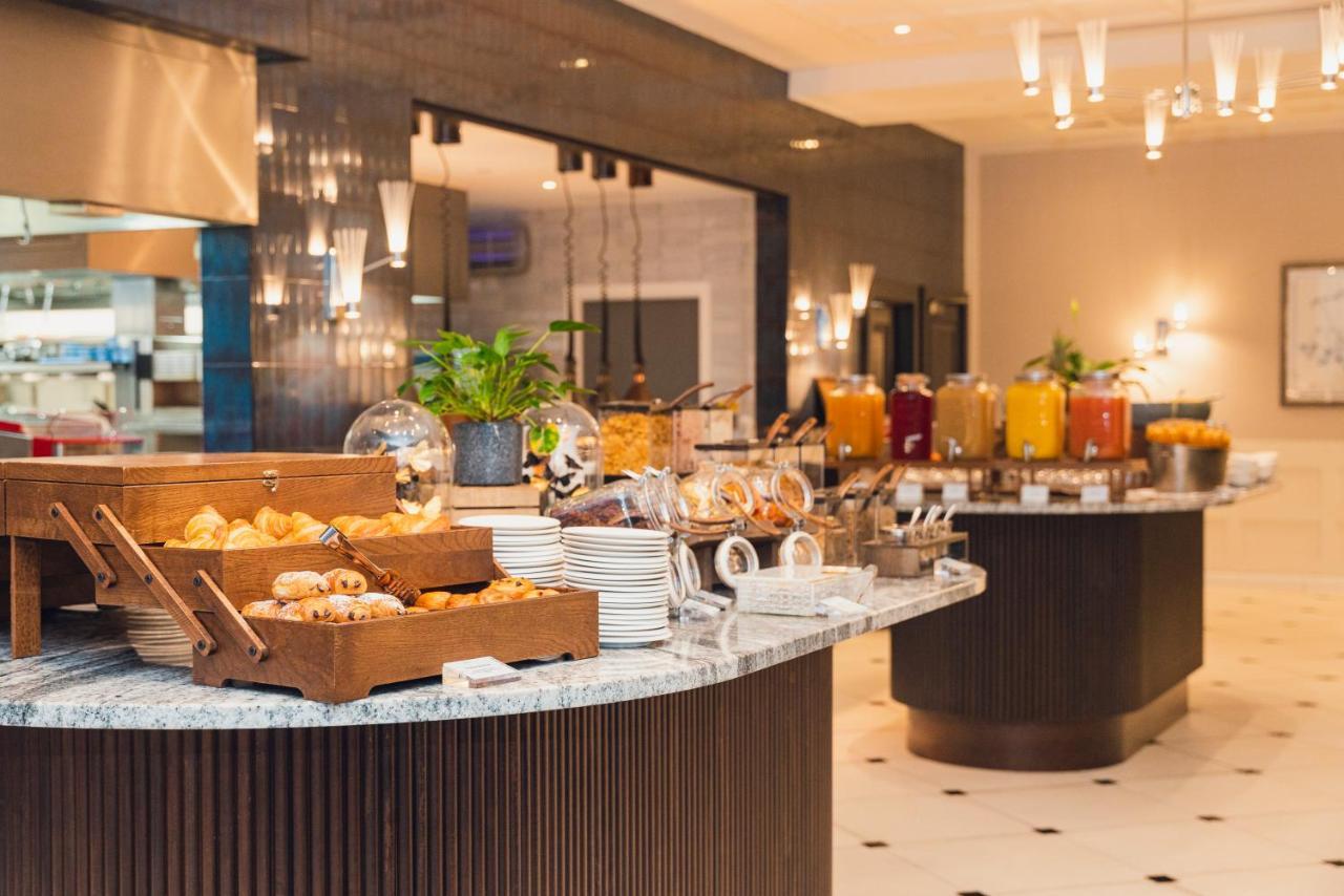 Fairmont Park Hotel
