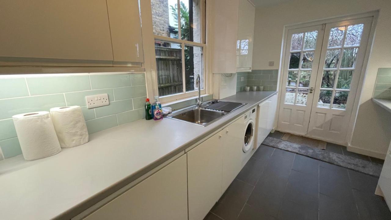 Holiday home A Lovely Three Bedroom House In Windsor