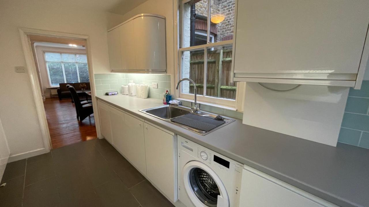 A Lovely Three Bedroom House In Holiday home *