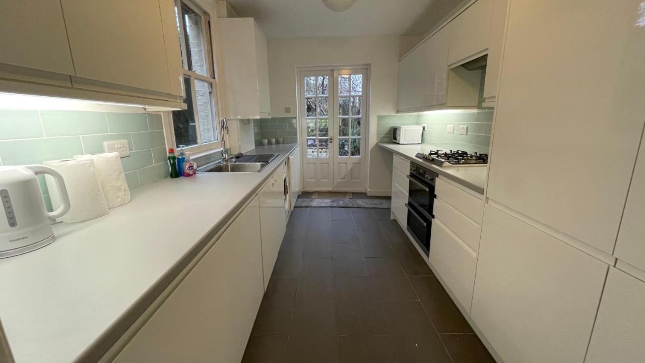 A Lovely Three Bedroom House In Holiday home Windsor