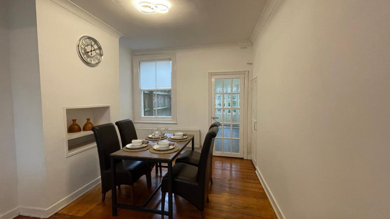 A Lovely Three Bedroom House In Holiday home *