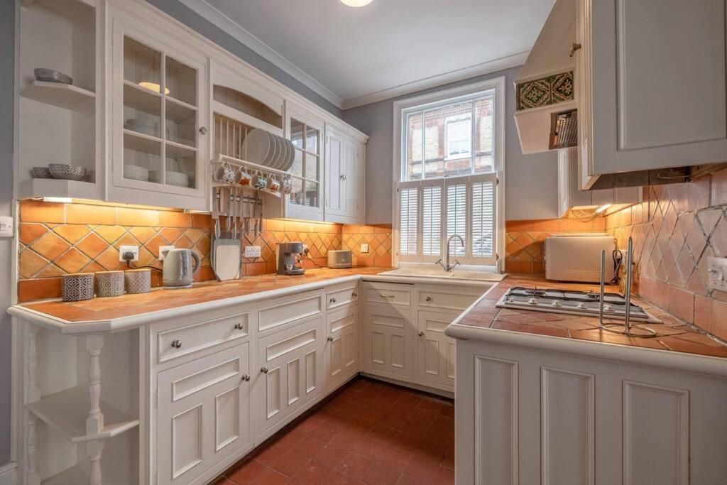 Stylish Windsor-walk 2 The Sights Holiday home *
