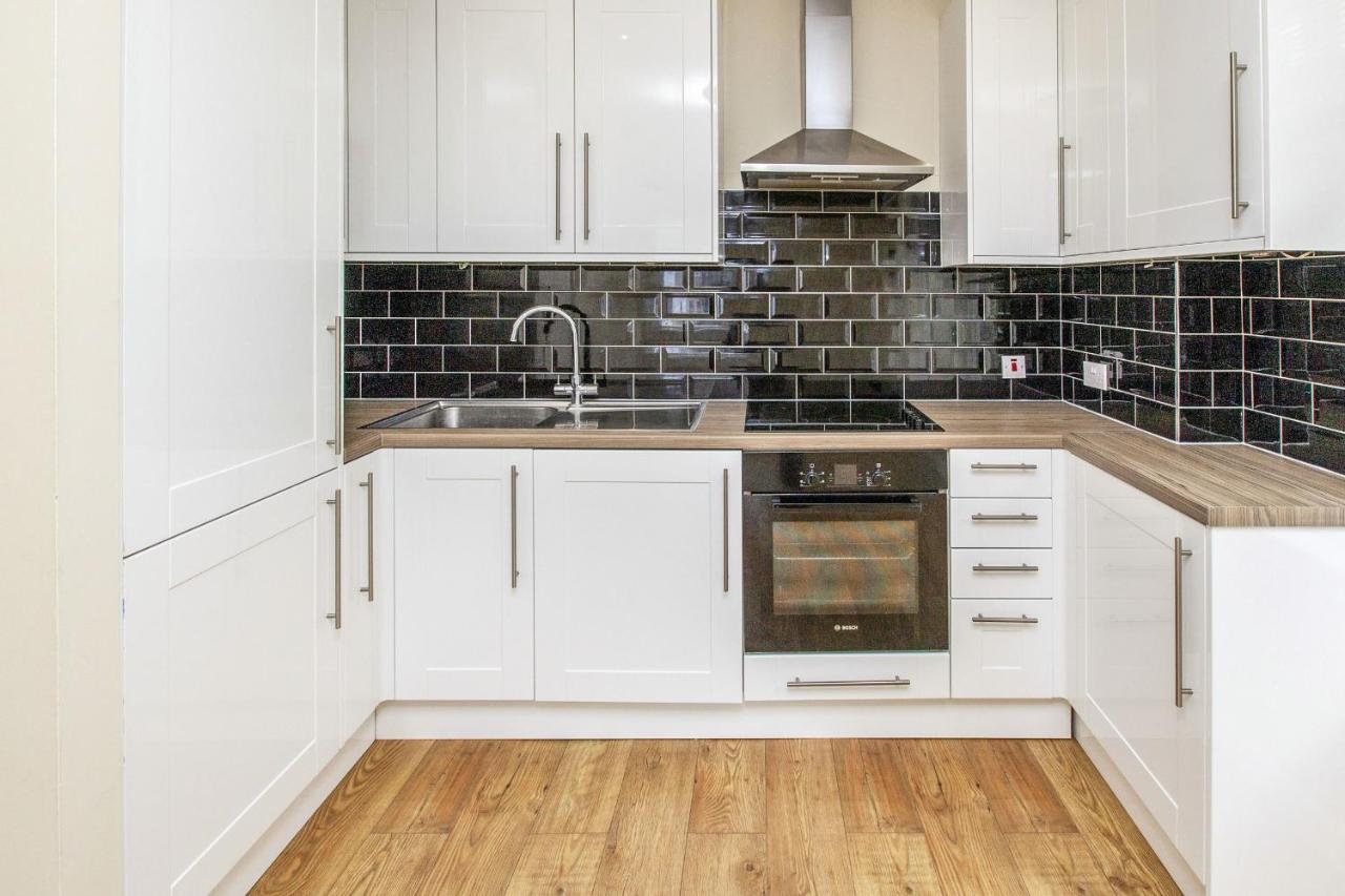 The Courtyard 2 Bedroom Apartments In Central Windsor With Parking * Windsor