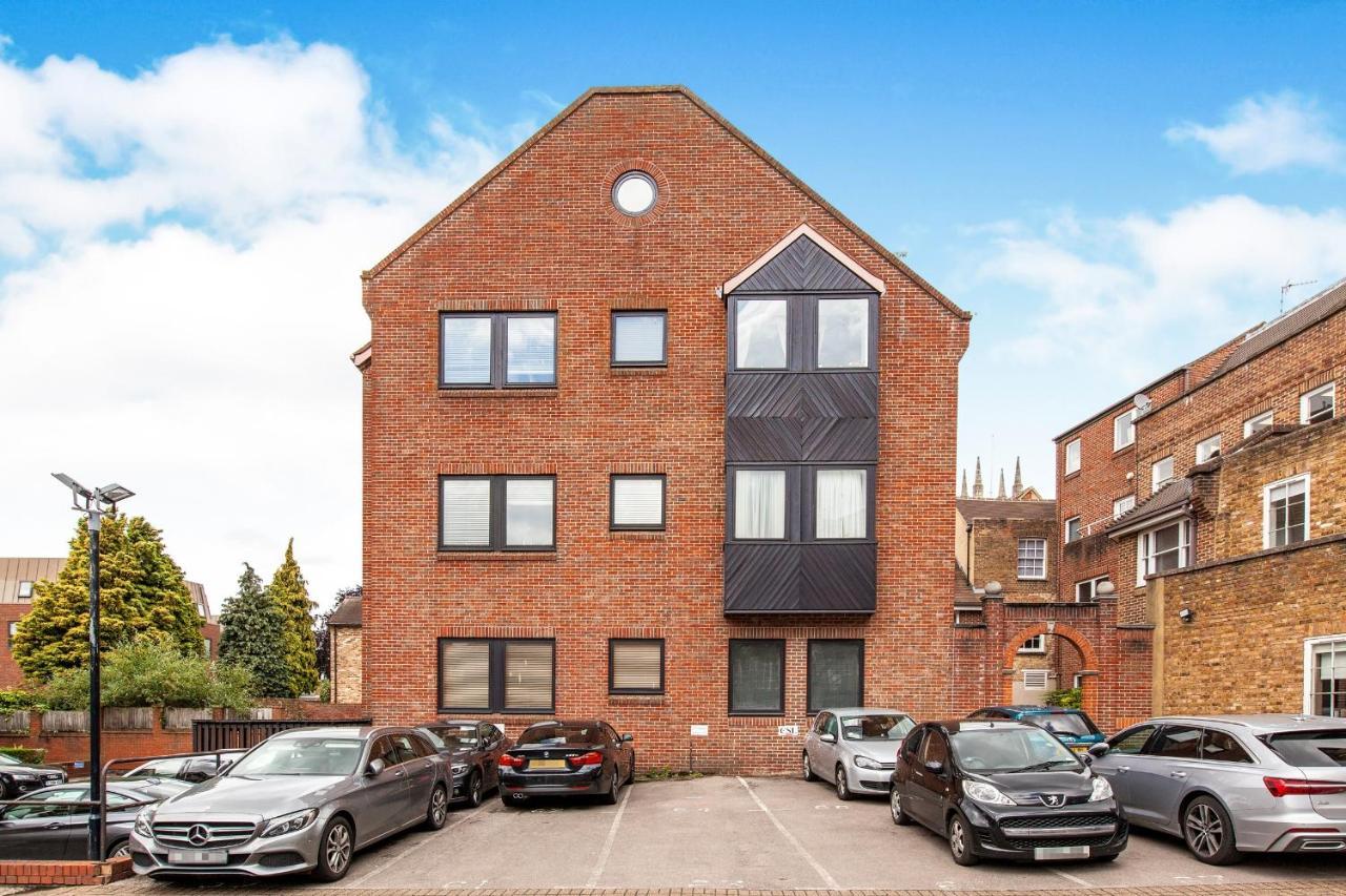 Apartment The Courtyard 2 Bedroom Apartments In Central Windsor With Parking