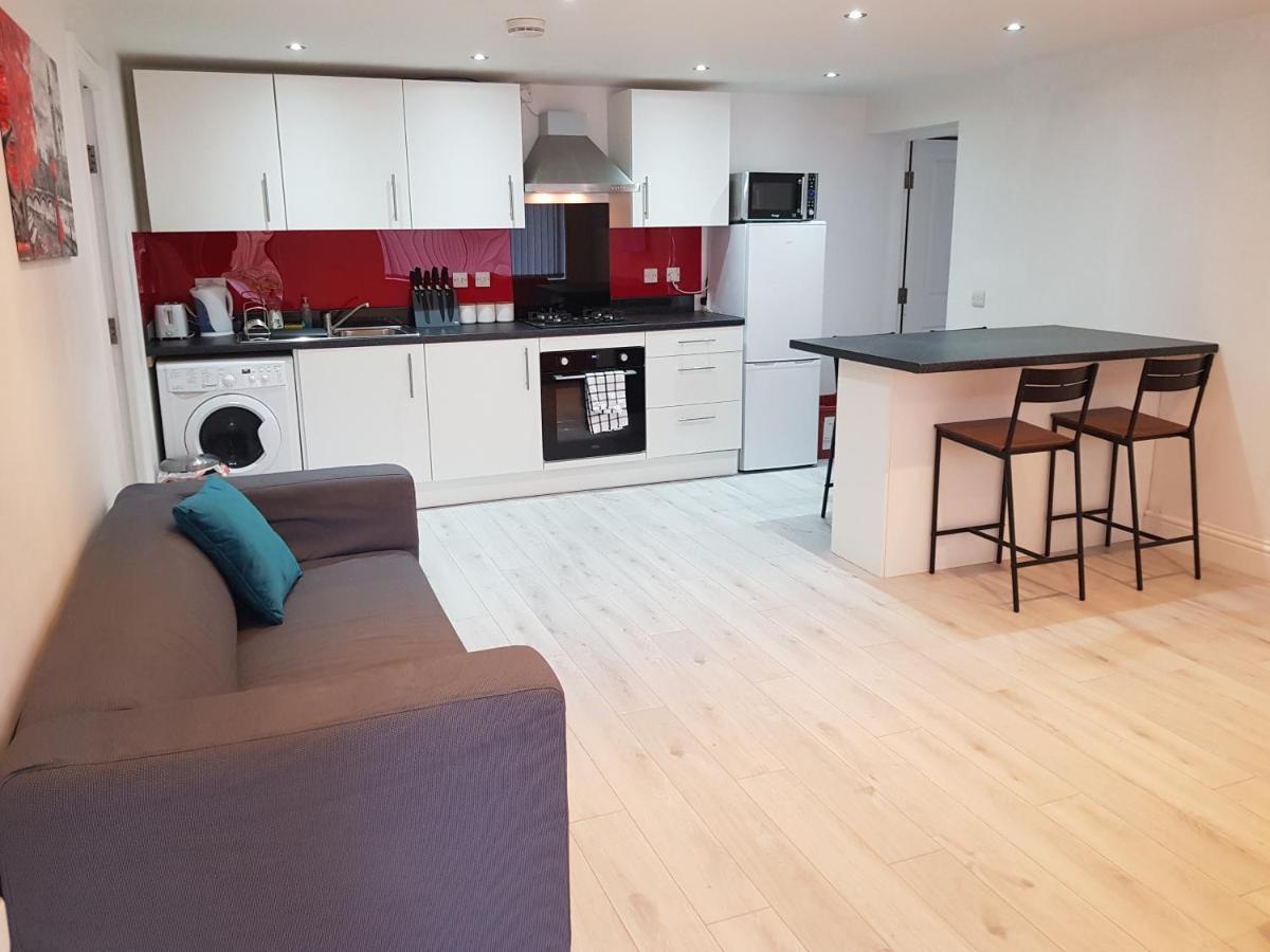 2 Bedroom Flat With Free Parking