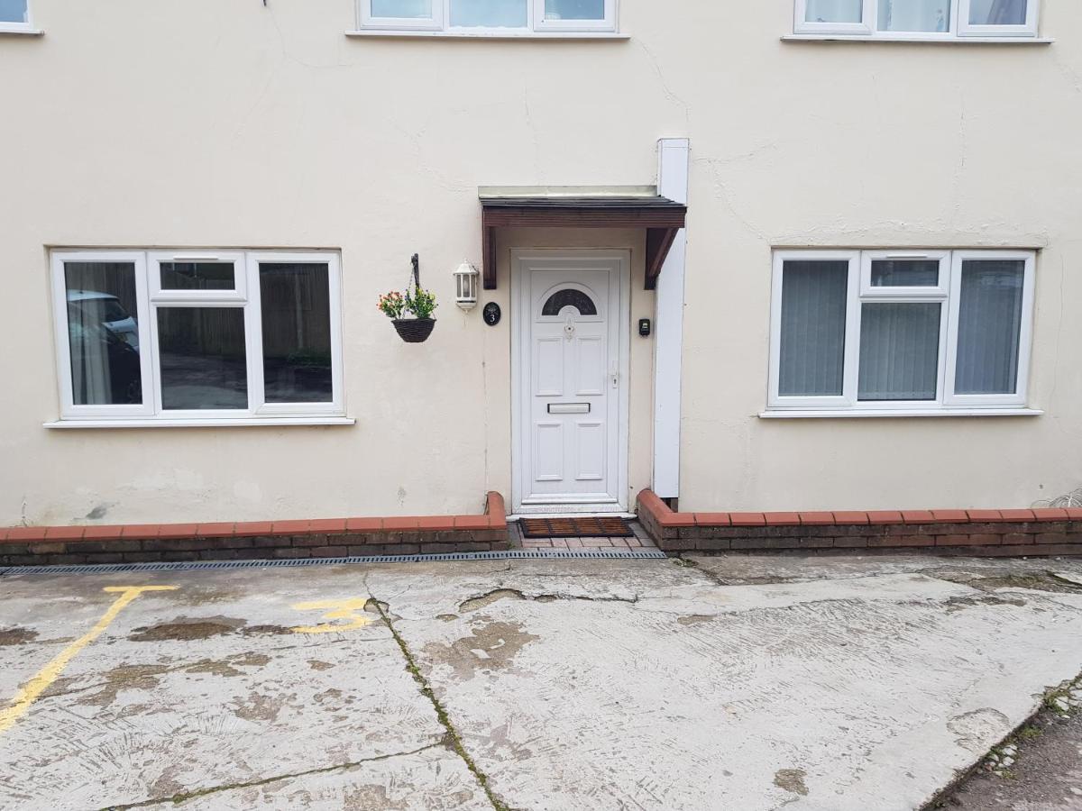 2 Bedroom Flat With Free Parking Apartment