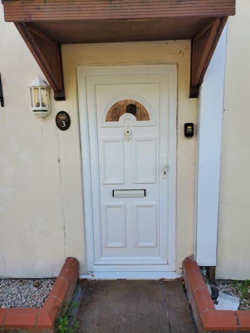 Apartment 2 Bedroom Flat With Free Parking *