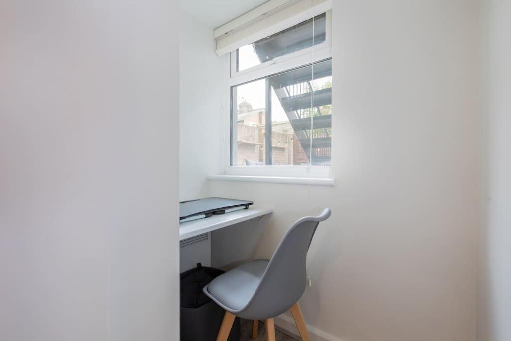 Modern Garden Flat, Walk 2 Sights Windsor