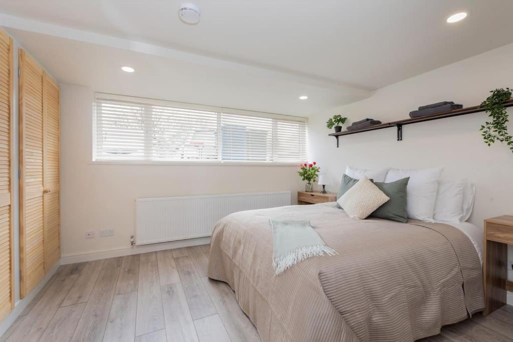 Modern Garden Flat, Walk 2 Sights