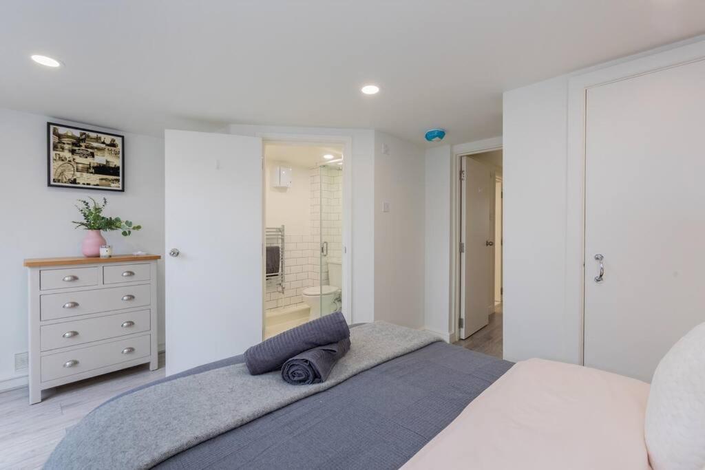 Modern Garden Flat, Walk 2 Sights