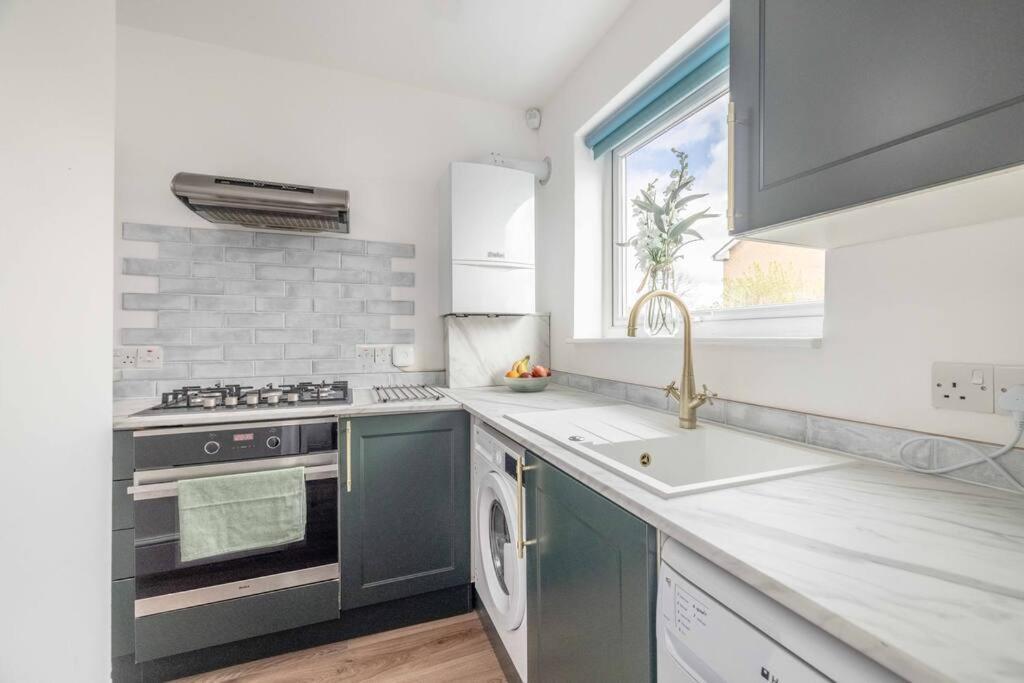 Victorian Cottage, Close 2 The Sights, Parking Holiday home Windsor