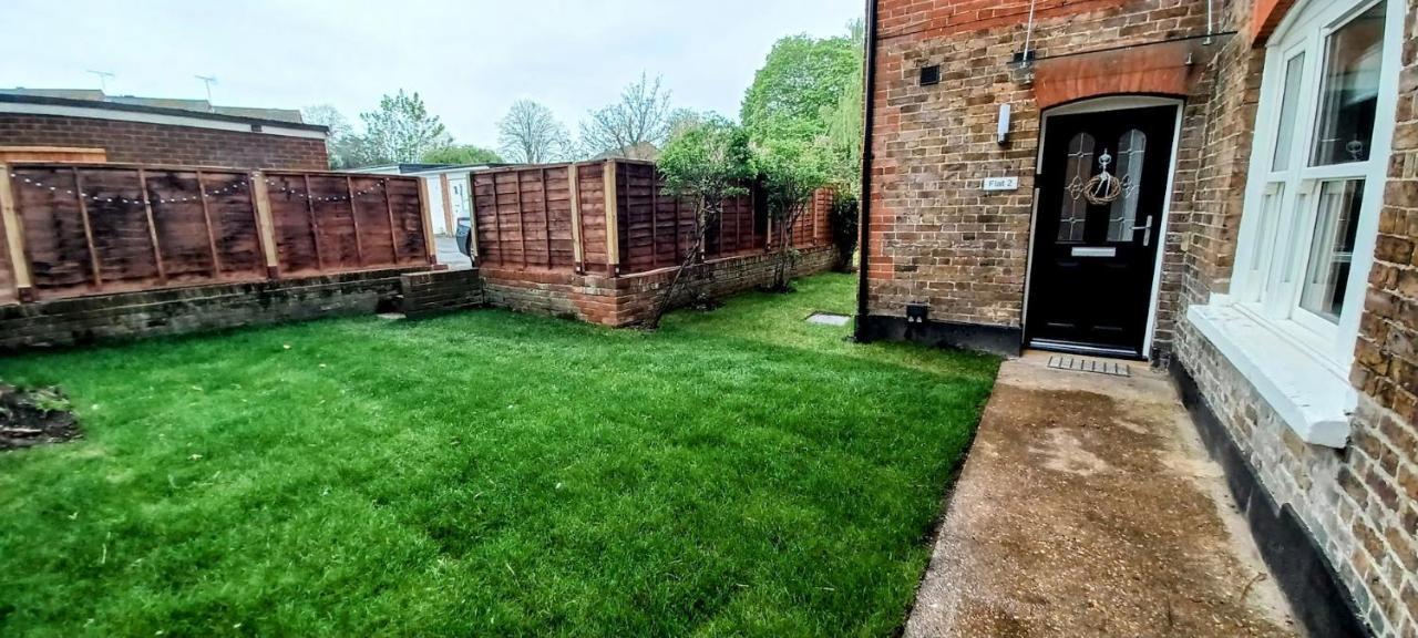 Bright, Spacious And Modern, Garden Flat In Windsor, Private Entrance, Free Parking, Ev Point, Garden View, Close To Legoland, Great Park, Ascot, Heathrow Windsor