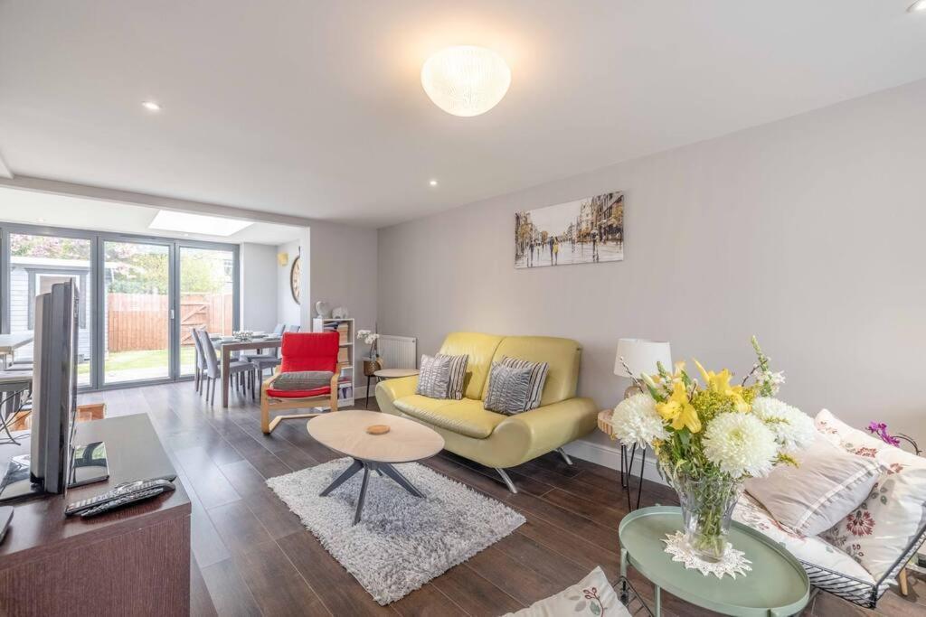 Windsor, 5 Mins To Legoland, Driveway Holiday home *