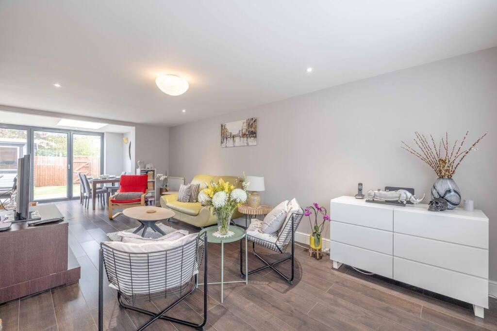 Windsor, 5 Mins To Legoland, Driveway Holiday home