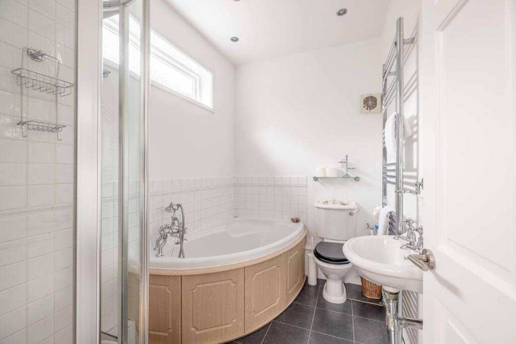 Apartment Prime Location, Walk To Castle & Shops *