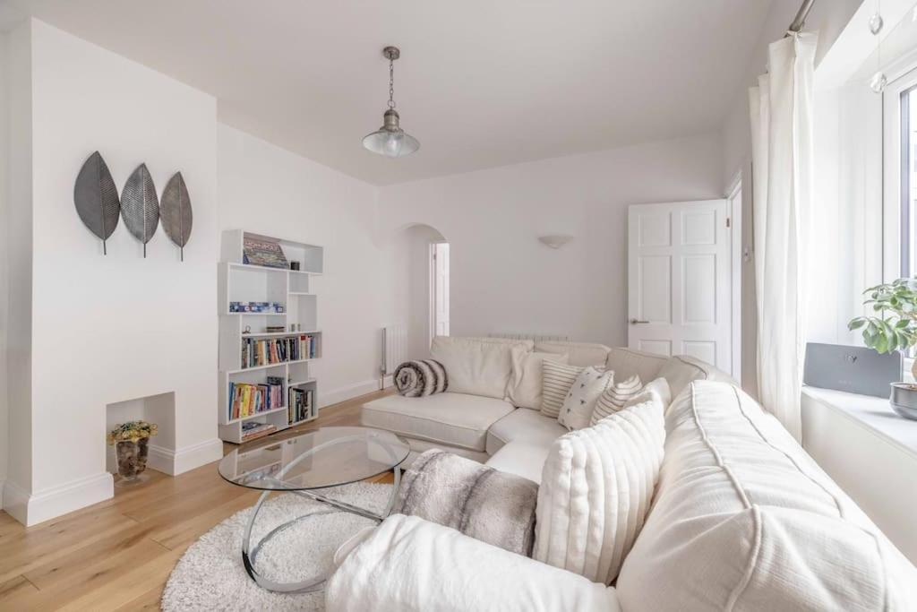 Prime Location, Walk To Castle & Shops Apartment