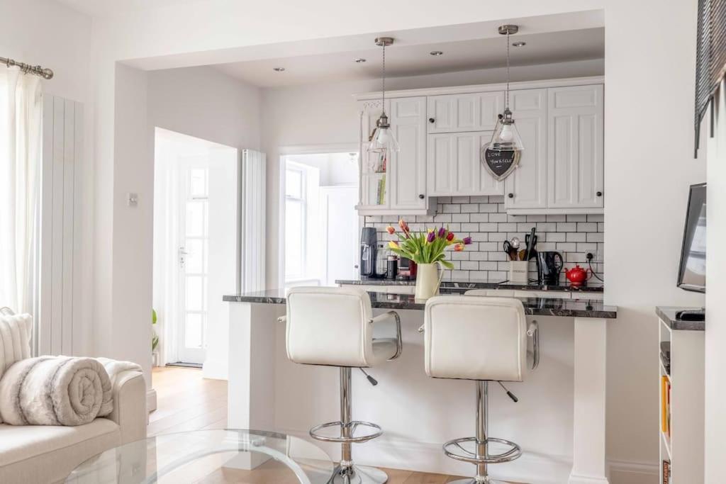 Prime Location, Walk To Castle & Shops Apartment *