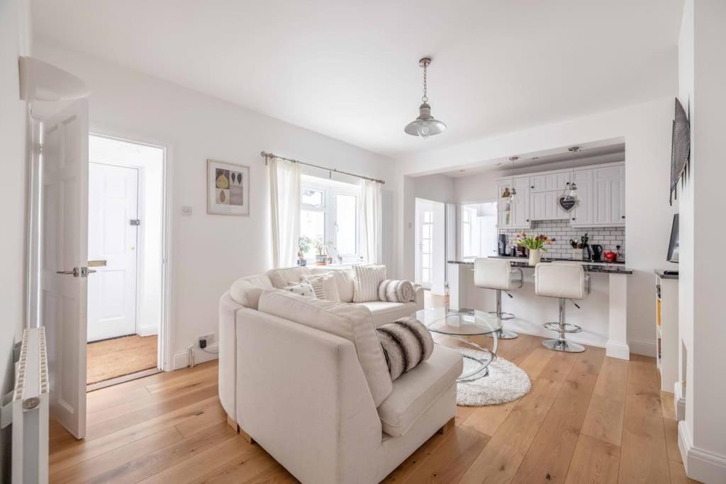Prime Location, Walk To Castle & Shops * Windsor