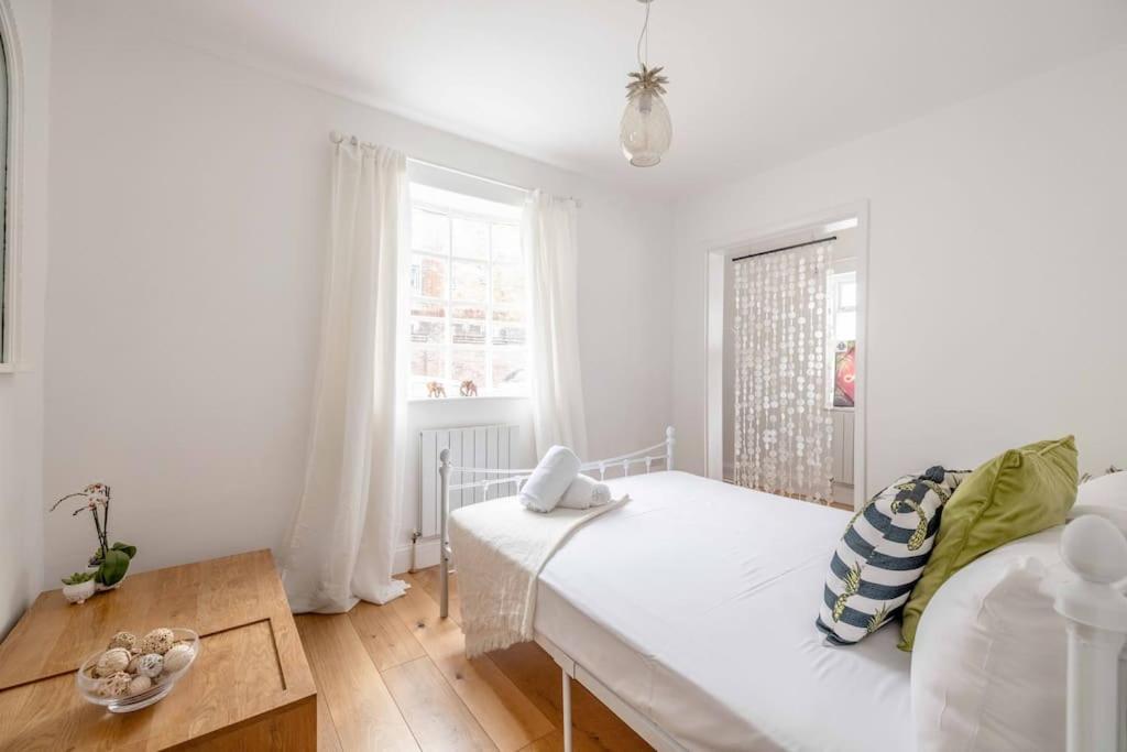 Prime Location, Walk To Castle & Shops Apartment *
