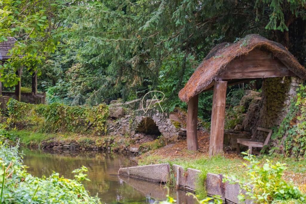 Casa de férias The Old Mill House, Riverside Hidden Gem! Windsor