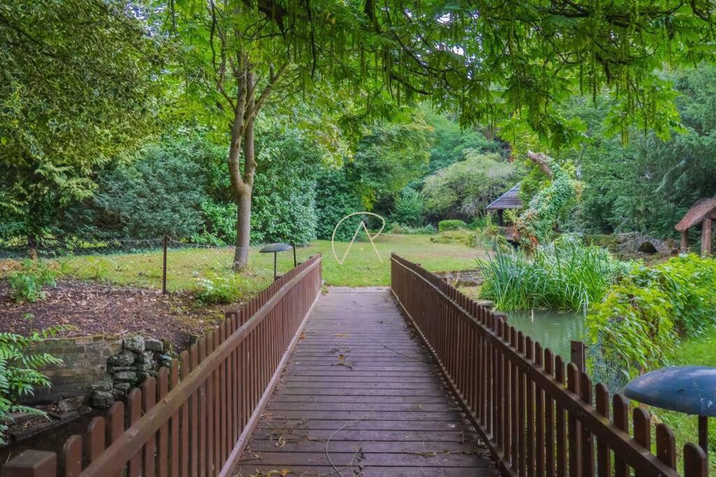 The Old Mill House, Riverside Hidden Gem! Casa de férias Windsor