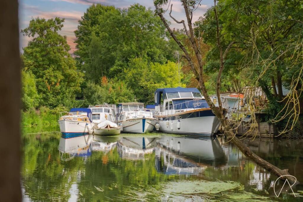 The Old Mill House, Riverside Hidden Gem! Windsor