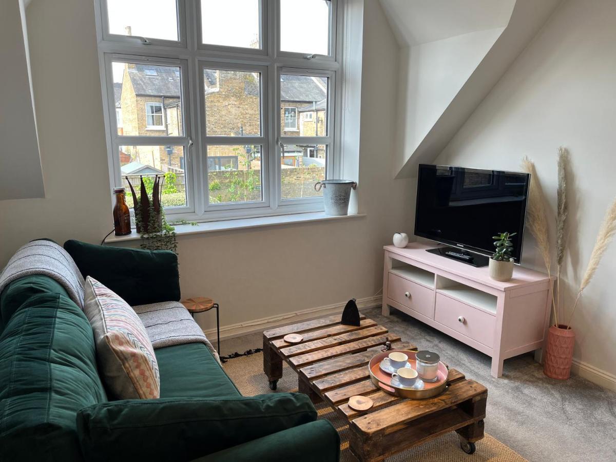 Hidden Gem With Free Parking Apartment Windsor