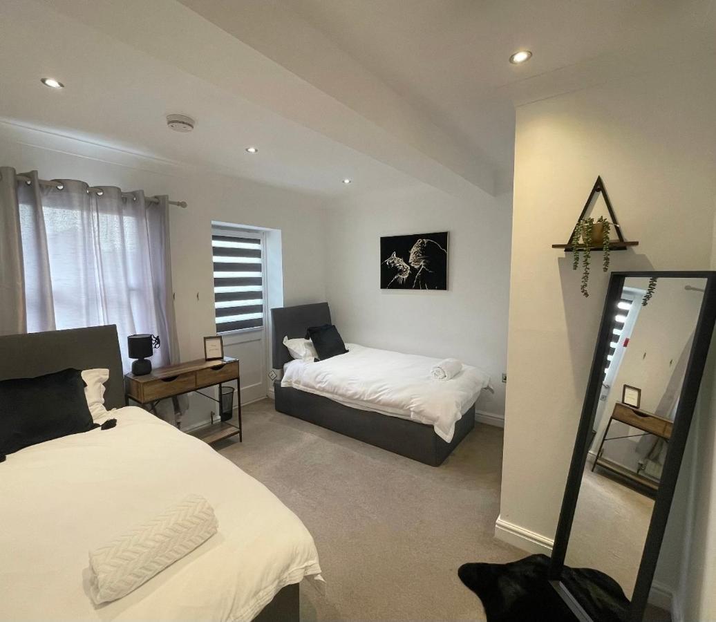 Watch Changing Of The Guard And Walk To The Castle! 2 Bedroom