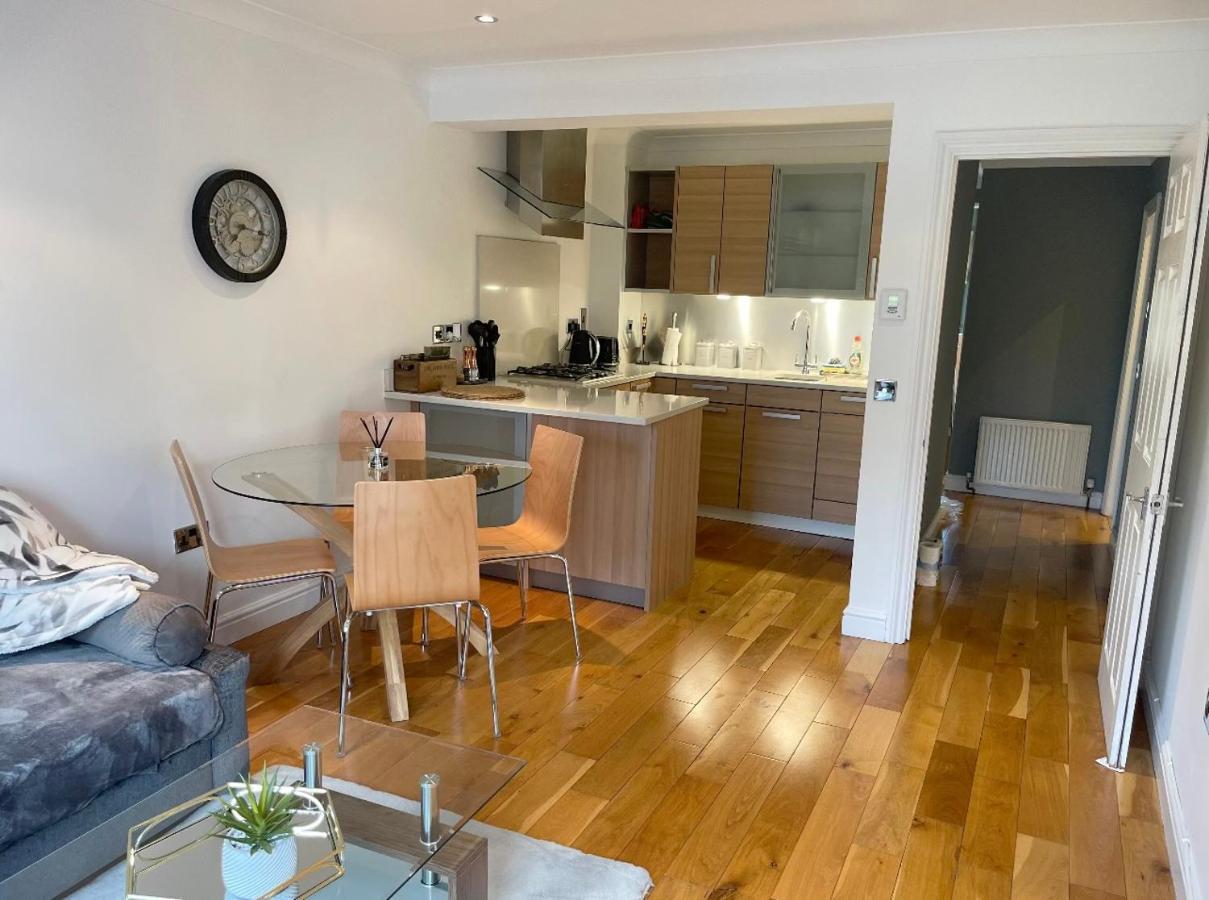 Watch Changing Of The Guard And Walk To The Castle! 2 Bedroom