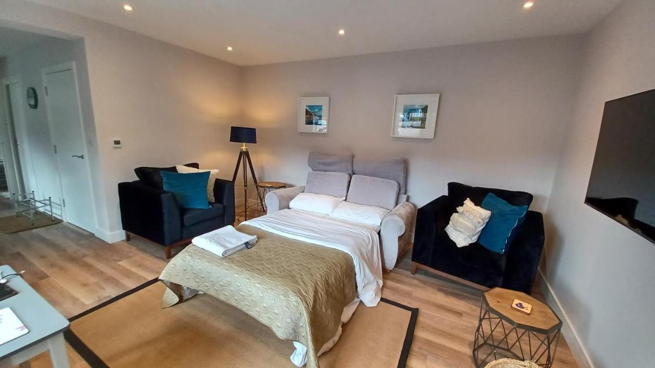 Bright, Spacious And Modern, Garden Flat In Windsor, Private Entrance, Free Parking, Ev Point, Garden View, Close To Legoland, Great Park, Ascot, Heathrow Apartment