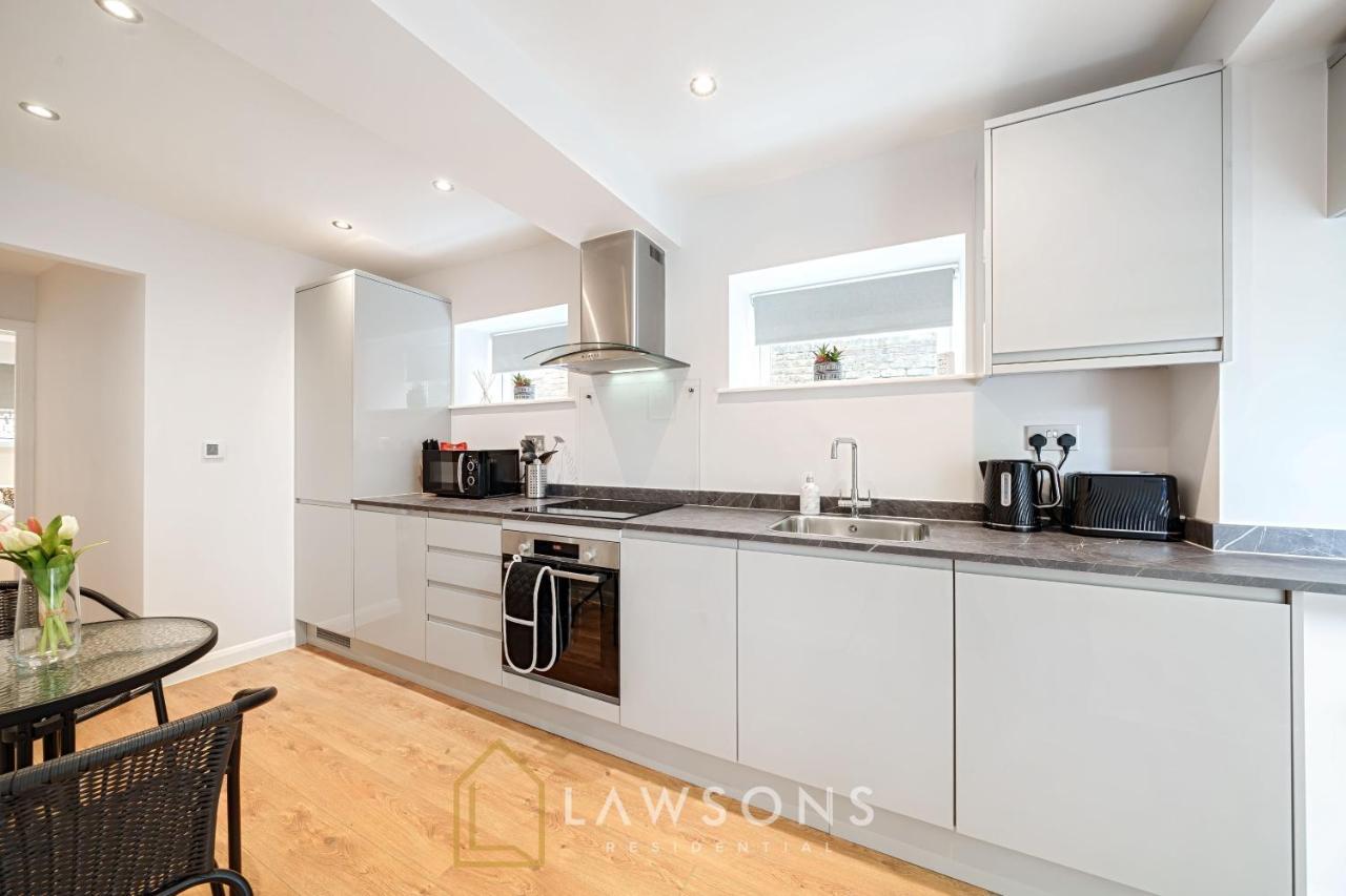 Stylish Living By Lawsons - Parking & 3 En Windsor