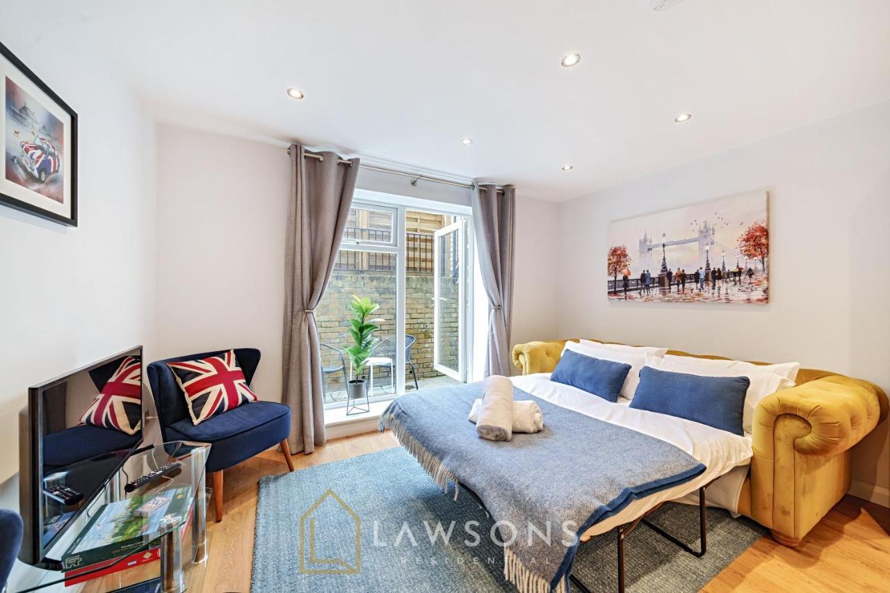 Stylish Living By Lawsons - Parking & 3 En *