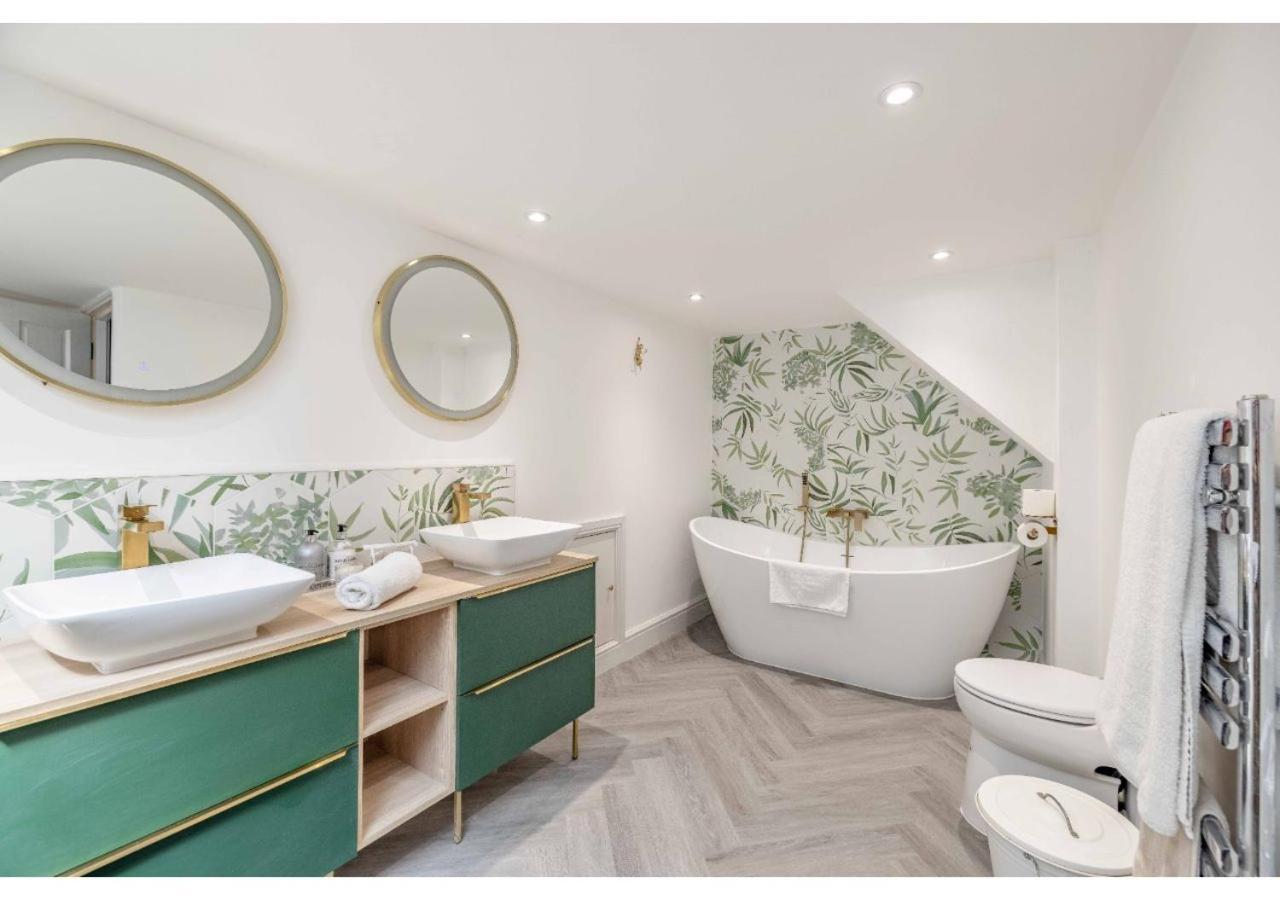 Charming 2 Bed/2 Bath Flat By The Long Walk Apartment