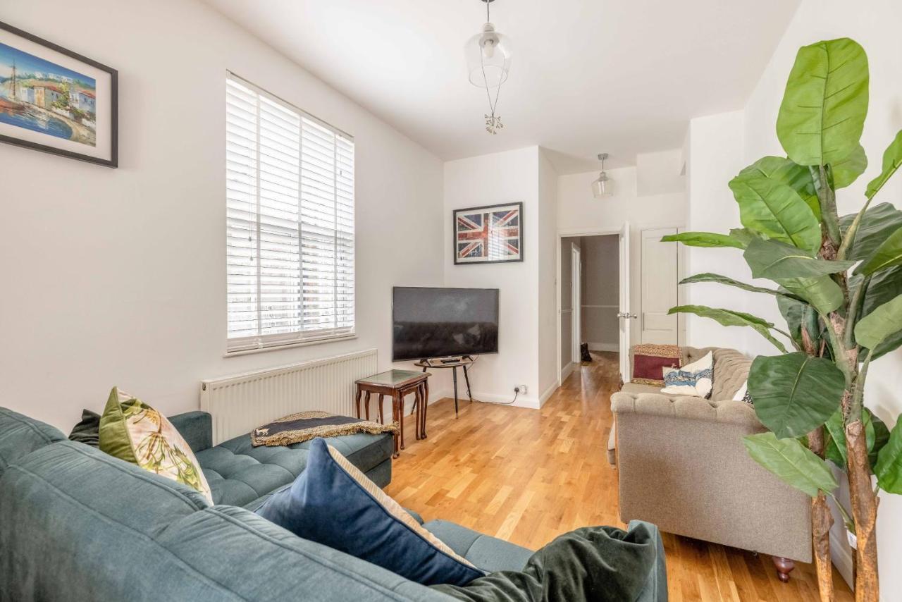 Charming 2 Bed/2 Bath Flat By The Long Walk Apartment