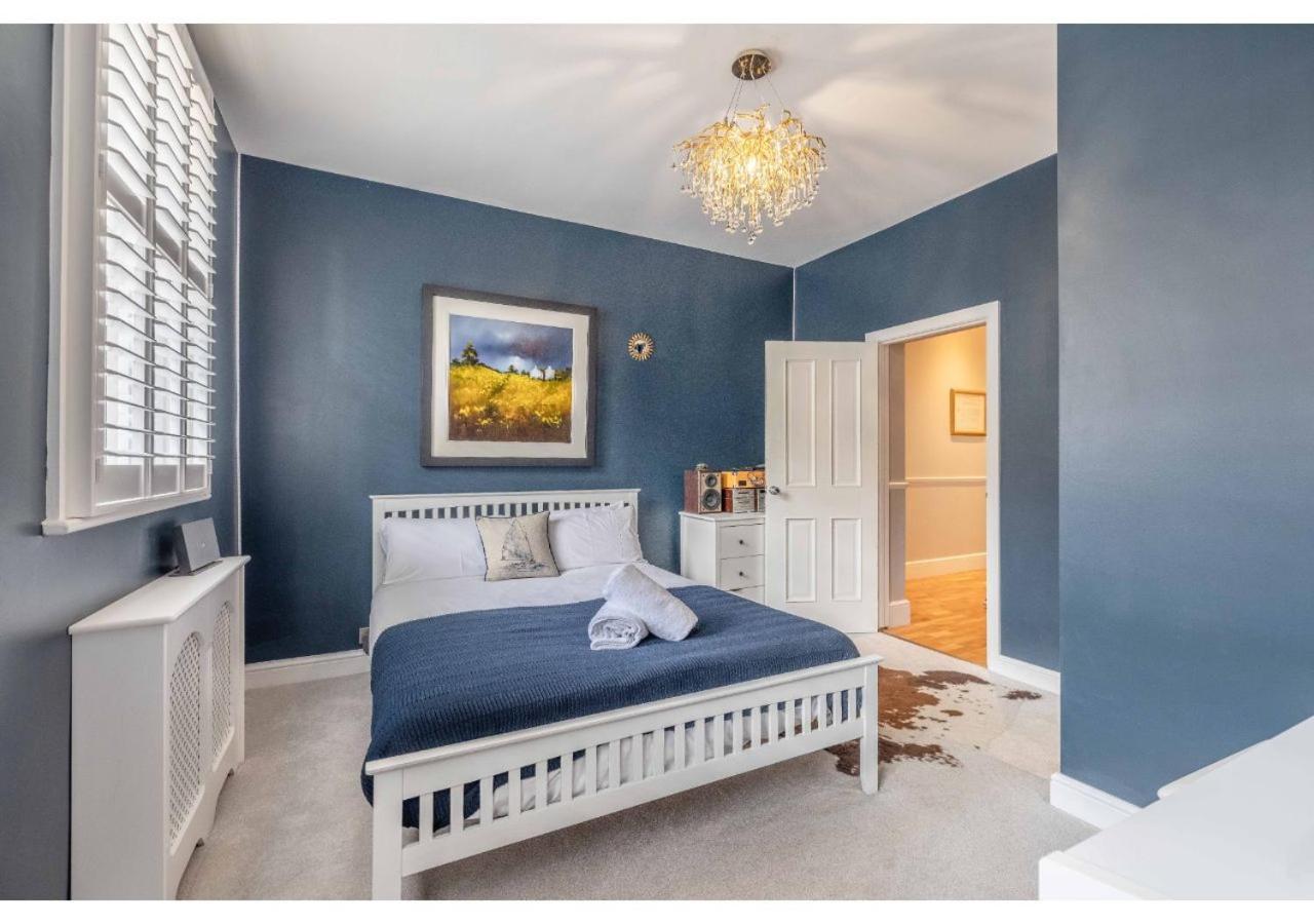 Charming 2 Bed/2 Bath Flat By The Long Walk Apartment *