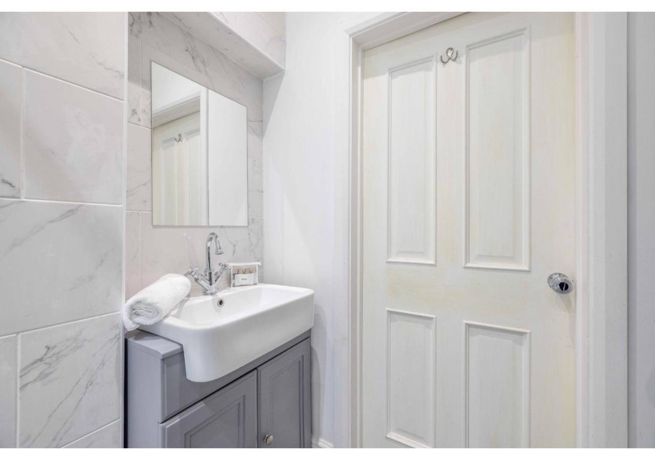Charming 2 Bed/2 Bath Flat By The Long Walk
